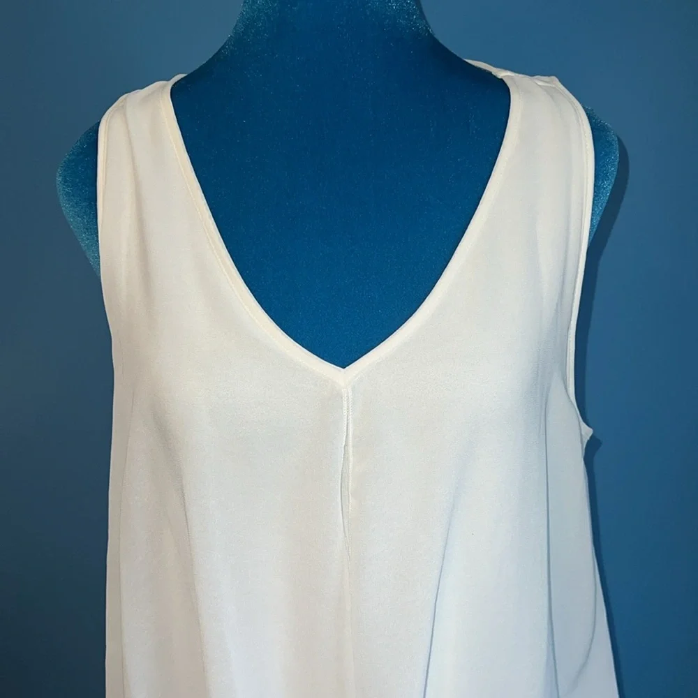 Sleeveless White Blouse - Picture 2 of 8